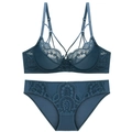 Conjunto de lencería de encaje azul oscuro con correas cruzadas y patrón floral detallado - 70A / Azul