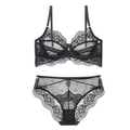 Dettaglio del set di lingerie in pizzo floreale nero con rete trasparente fine - 70B / Nero