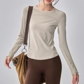 Slim fit μακρυμάνικη μπλούζα γιόγκα χωρίς ραφές με τρύπες για τον αντίχειρα - S / Ανοιχτό Καφέ