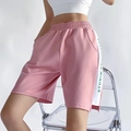 Pantaloncini sportivi rosa da donna con strisce laterali bianche e scritta MINUTE verde - S / Rosa