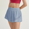Pantalones cortos deportivos 2 en 1 azul claro de talle alto con paneles de malla y forro - S / Azul