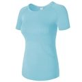Gros plan détaillé du t-shirt de sport sans couture bleu ciel et sa texture respirante - Bleu Glacé