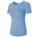 Détail du t-shirt de yoga bleu clair sans couture montrant le tissu en maille respirant - Bleu Pervenche