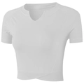Détail du crop top blanc avec encoche en V et ourlet croisé élégant pour le fitness - Blanc