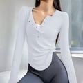 Eng anliegendes weißes Langarm-Yogashirt mit Henley-V-Ausschnitt und gerundetem Saum - S / Weiß