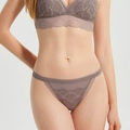 Completo intimo in pizzo con reggiseno a V e slip in pregiata seta viola fumo - M / Marrone