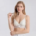 Seiden-Triangle-Bralette in Elfenbein mit edlen weißen Spitzen-Details und schmalen Trägern - M / Weiß