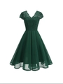 Elegante vestido vintage verde oscuro con cuello en V, cuerpo de encaje y falda plisada - S / Verde Oscuro