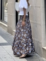 Dettaglio di gonna lunga boho a fiori con strati a balze e comoda vita a punto smock - S / Floreale Marrone Scuro