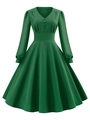 V-Ausschnitt mit Zierknöpfen an einem dunkelgrünen Vintage-Maxikleid in A-Linie Design - S / Dunkelgrün