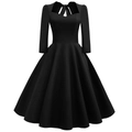 Detalle de un vestido negro retro de línea A con escote corazón y lazo en la espalda - S / Negro
