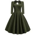 Detalle del elegante lazo decorativo y el diseño de espalda abierta del vestido vintage - S / Verde Militar
