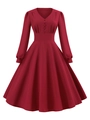 Detail eines burgunderfarbenen Vintage-Kleides mit V-Ausschnitt und ausgestelltem Rock - S / Rot