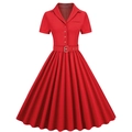 Detail van rode vintage A-lijn jurk met reverskraag, knopen en bijpassende tailleriem - S / Rood