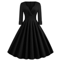 Dettaglio dello scollo a V incrociato e vita alta su questo abito longuette nero vintage - S / Nero