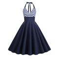 Détail de robe rétro dos nu avec rayures bleu marine et blanc et poches latérales décorées - S / Style à rayures bleues et blanches (8243)