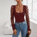 Top de punto burdeos para mujer con mangas de malla de lunares y escote cuadrado - S / Burdeos