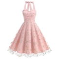 Détail de la maille rose ornée de broderies florales sur une robe de soirée vintage - S / Rose