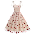 Detalle del vestido de tul beige con estampados de corazones rojos y tirantes - S / Corazón Albaricoque