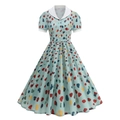 Detalle de vestido vintage azul claro con estampado de corazones y cuello Peter Pan blanco - S / Pétalo Azul