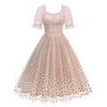 Detail van een elegante witte mesh jurk met rode hartpatronen en pofmouwen - S / Abrikoos