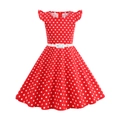 Detailaufnahme vom roten Polka-Dot-Kleid mit Flügelärmeln und schmalem weißem Gürtel - 110 / Rot