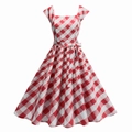 Détail d'une robe vintage vichy rouge et blanc avec encolure carrée et ceinture - S / Carreaux Rouges