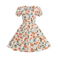 Weißes Mädchenkleid mit orangefarbenem Zitrusprint und kurzen Puffärmeln - 130 / Orangenmuster