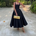 Elegante zwarte mouwloze midi-jurk met vierkante halslijn en A-lijn satijnen rok - S / Zwart