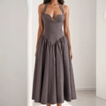 Vestido largo gris oscuro con cuello halter, escote en V profundo y falda plisada - S / gris oscuro
