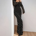 Robe longue moulante à pois avec manches longues et épaules dénudées en noir et blanc - S / Noir
