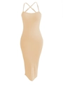 Détail du tissu en maille côtelée d'une robe moulante beige avec bretelles croisées - Kaki