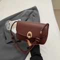 Borsa a tracolla in pelle marrone con chiusura dorata e tracolla con nodo unico - caffè