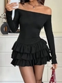 Robe noire élégante à épaules dénudées et manches longues avec volants étagés et coupe ajustée - S / Noir