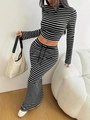 Completo due pezzi da donna con top a maniche lunghe a righe bianche e nere e gonna lunga - S / Top E Pantaloni / Strisce Bianche e Nere