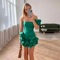 Elegantes smaragdgrünes Mini-Kleid mit One-Shoulder-Schnitt und Rüschen-Blumendetails - S / Grün