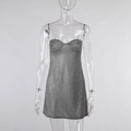 Dettaglio mini abito a tubino con paillettes argento con spalline sottili e scollo a cuore - S / Nero