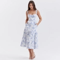 Elegante abito midi a fiori blu con spalline sottili e pratiche tasche laterali - S / Blu