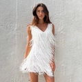 Robe blanche à franges sans manches avec décolleté en V et paillettes pour les soirées - Blanc