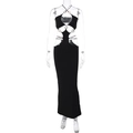 Abito lungo aderente nero sexy con ritagli, anelli di metallo e scollo a croce - S / Nero