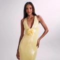 Elegantes gelbes Pailletten-Neckholderkleid mit V-Ausschnitt und 3D-Blumendetails - S / Gelb