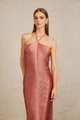 Dettaglio dell'abito lungo con scollo all'americana rosa antico con frange e zip - S / Pesca