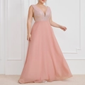 Detailansicht der Pailletten-Schuppenmuster und Chiffon-Stoff des rosa Abendkleides - 3XL / Rosa