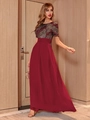Dettaglio del corpetto di paillettes e gonna lunga in chiffon bordeaux dell'abito - M / Borgogna