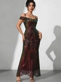 Detailansicht des Pailletten-Abendkleids mit Off-Shoulder-Trägern und geometrischem Muster - S / Schwarz & Gold
