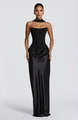 Detail van elegante zwarte satijnen avondjurk met strapless korset en bijpassende halsband - S / Zwart