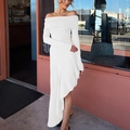 Elegante witte off-shoulder jurk met lange mouwen, asymmetrische ruches en een slanke pasvorm - S / Wit
