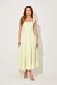 Vue détaillée d'une robe midi jaune pâle à encolure carrée et coupe trapèze élégante - S / Light jaune