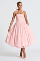 Detalle de vestido halter rosa claro con lazo grande y enagua de tul de varias capas - S / Rosa