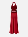 Detail van rode satijnen halterjurk met elegant open rugontwerp en witte imitatieparels - XS / Rood